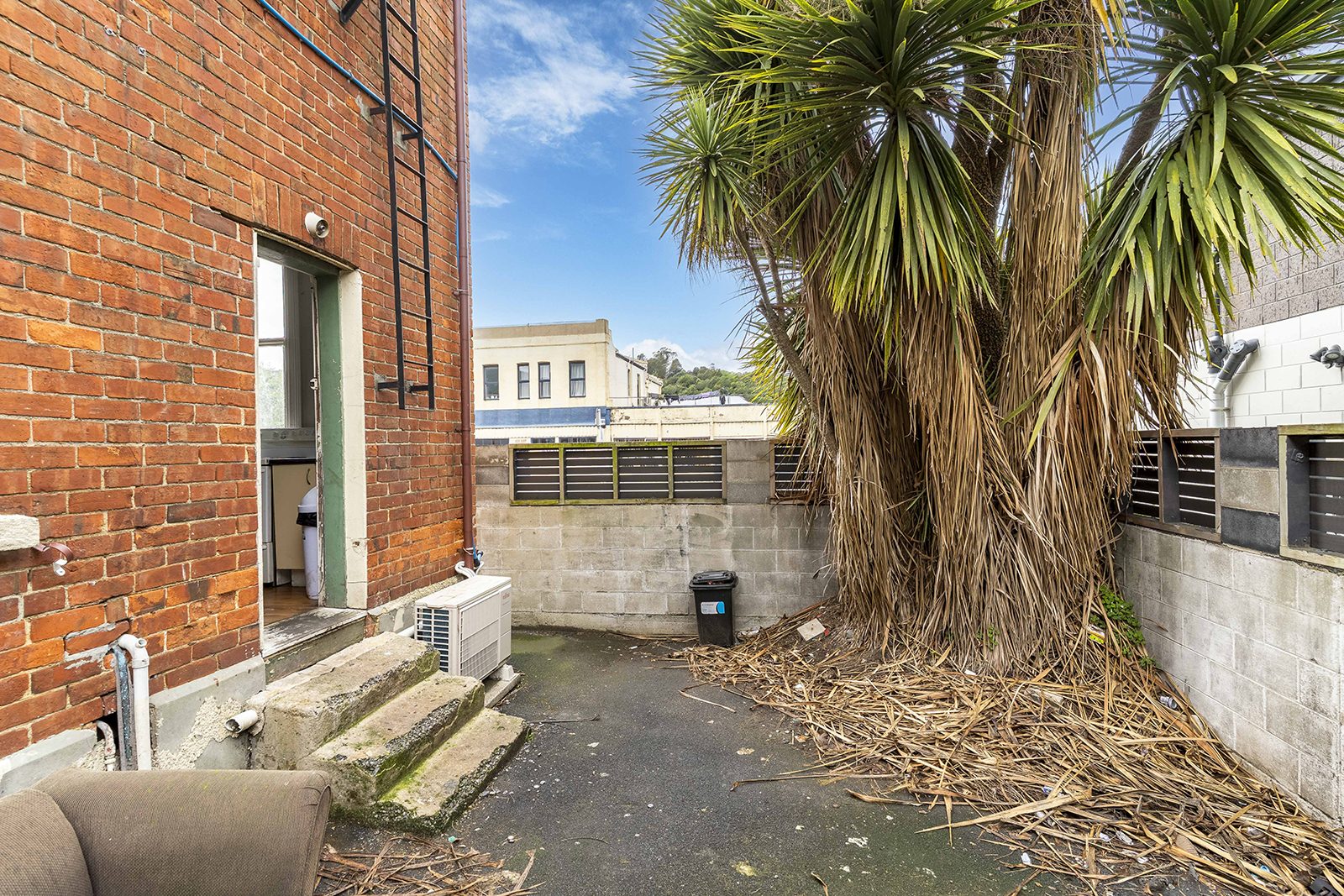 Dunedin 2 x 6 bedroom houses - photo 22