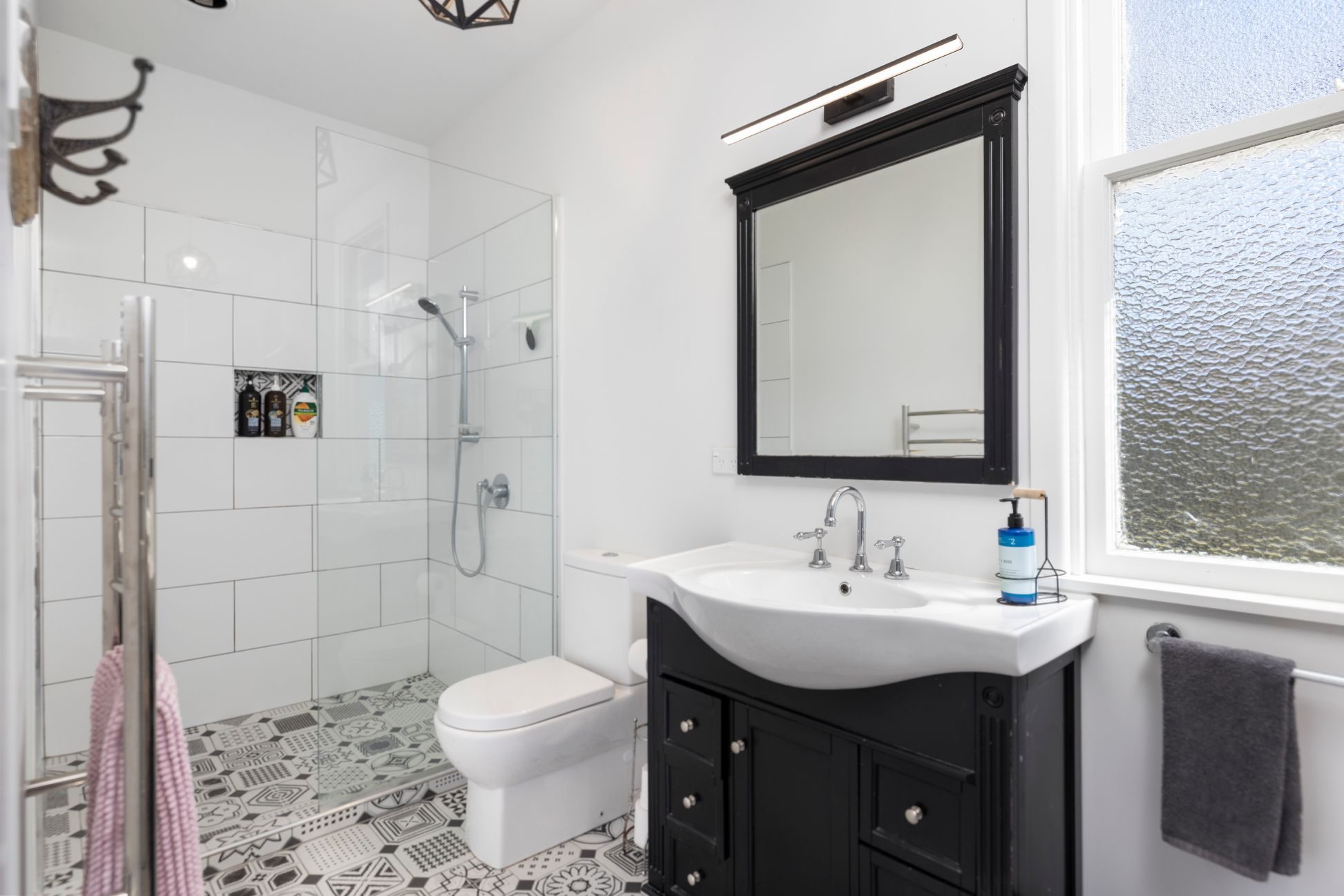 Featherston 5 + 3 bedroom - photo 11