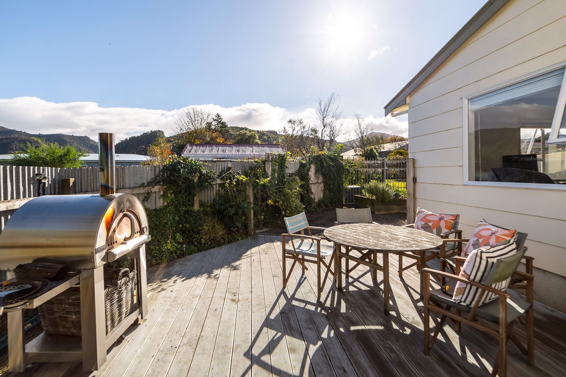 Featherston 5 + 3 bedroom - photo 15