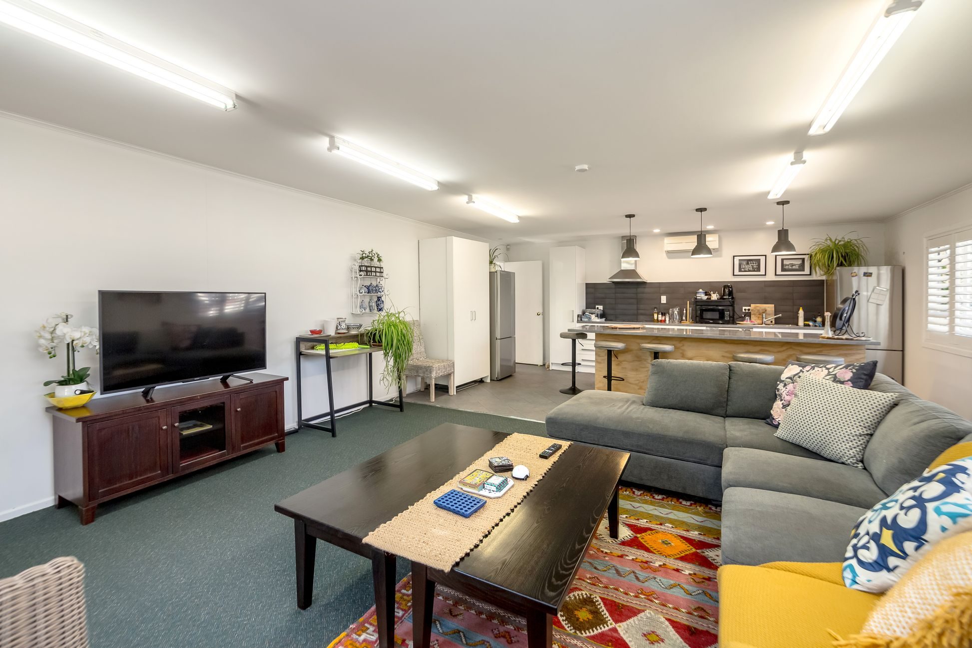Featherston 5 + 3 bedroom - photo 17