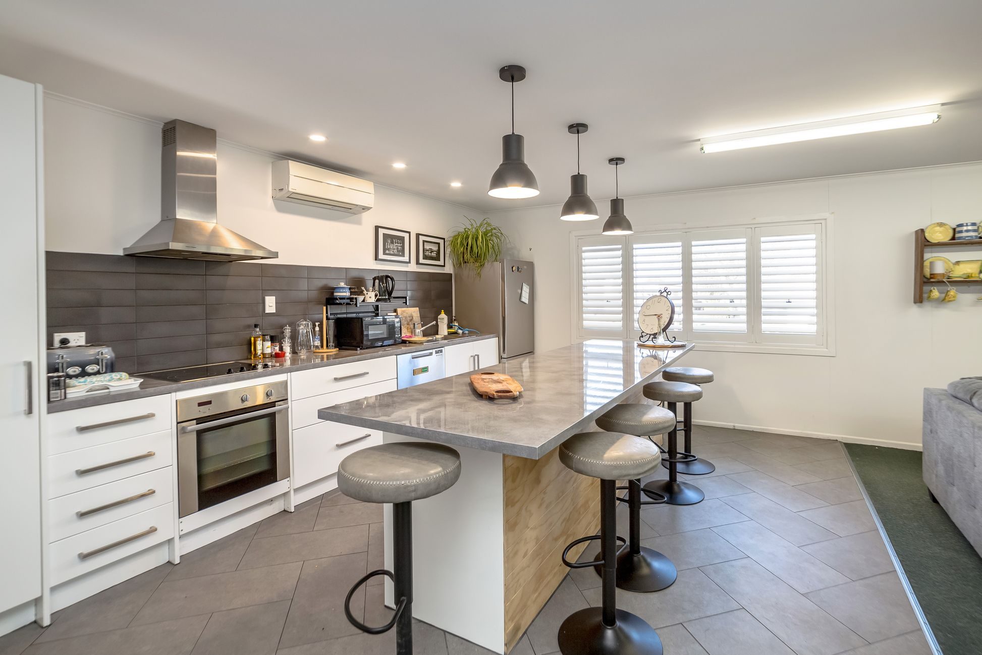 Featherston 5 + 3 bedroom - photo 18