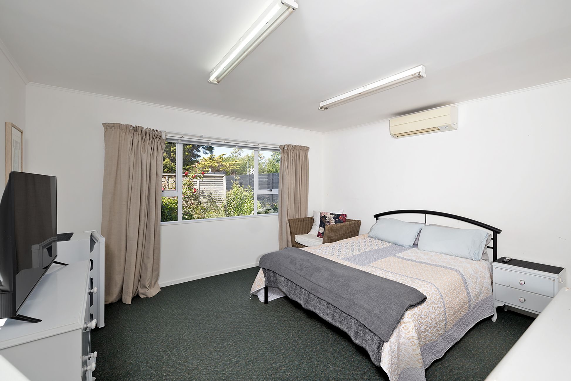Featherston 5 + 3 bedroom - photo 19