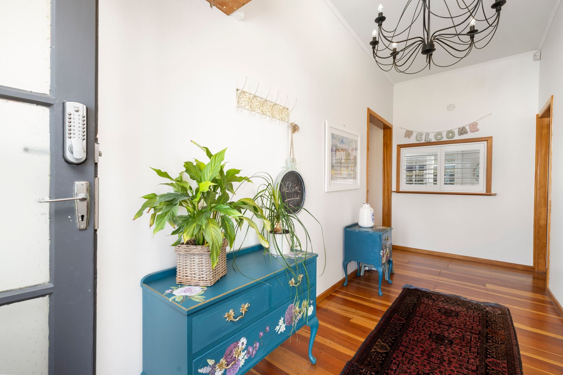 Featherston 5 + 3 bedroom - photo 2