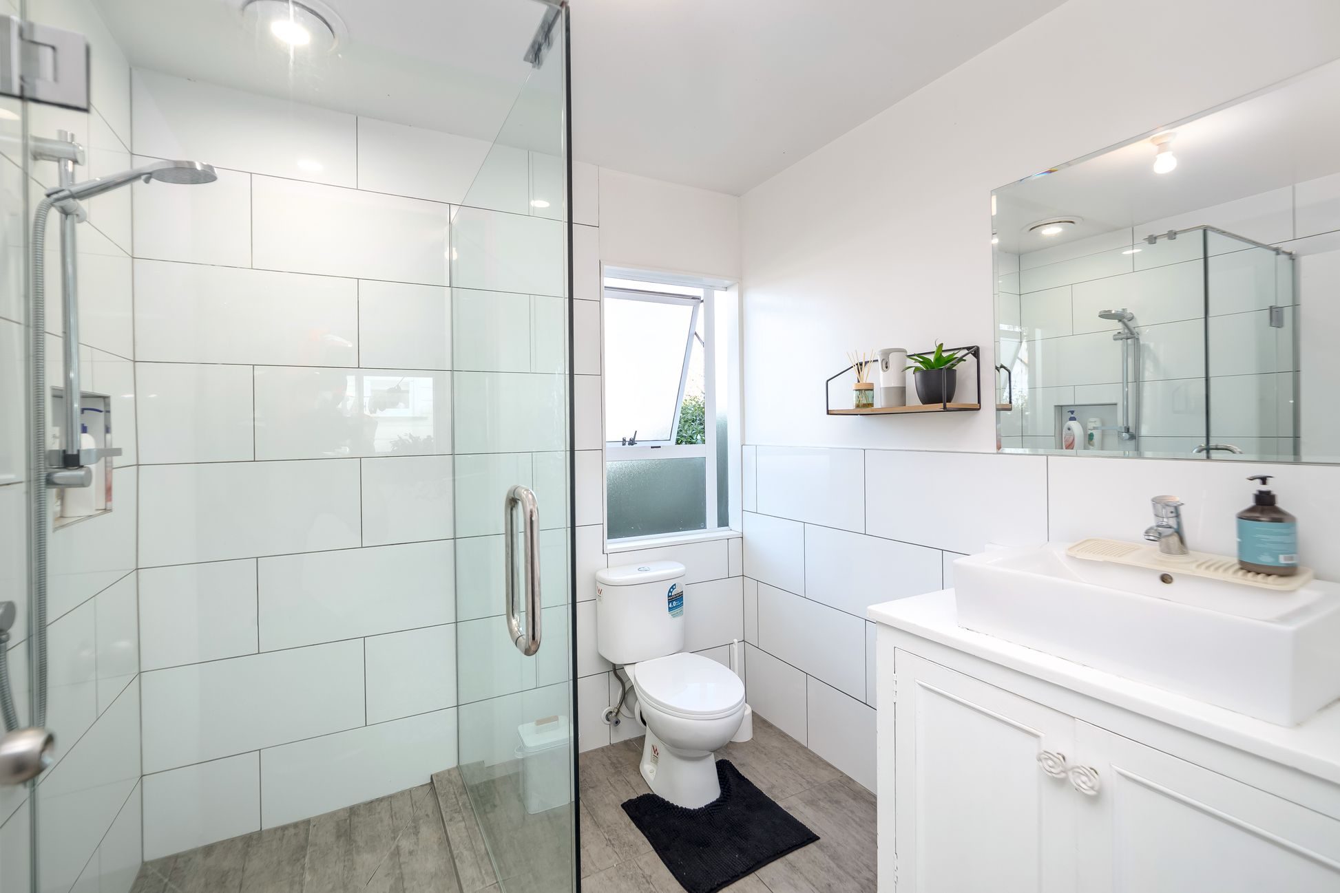 Featherston 5 + 3 bedroom - photo 20