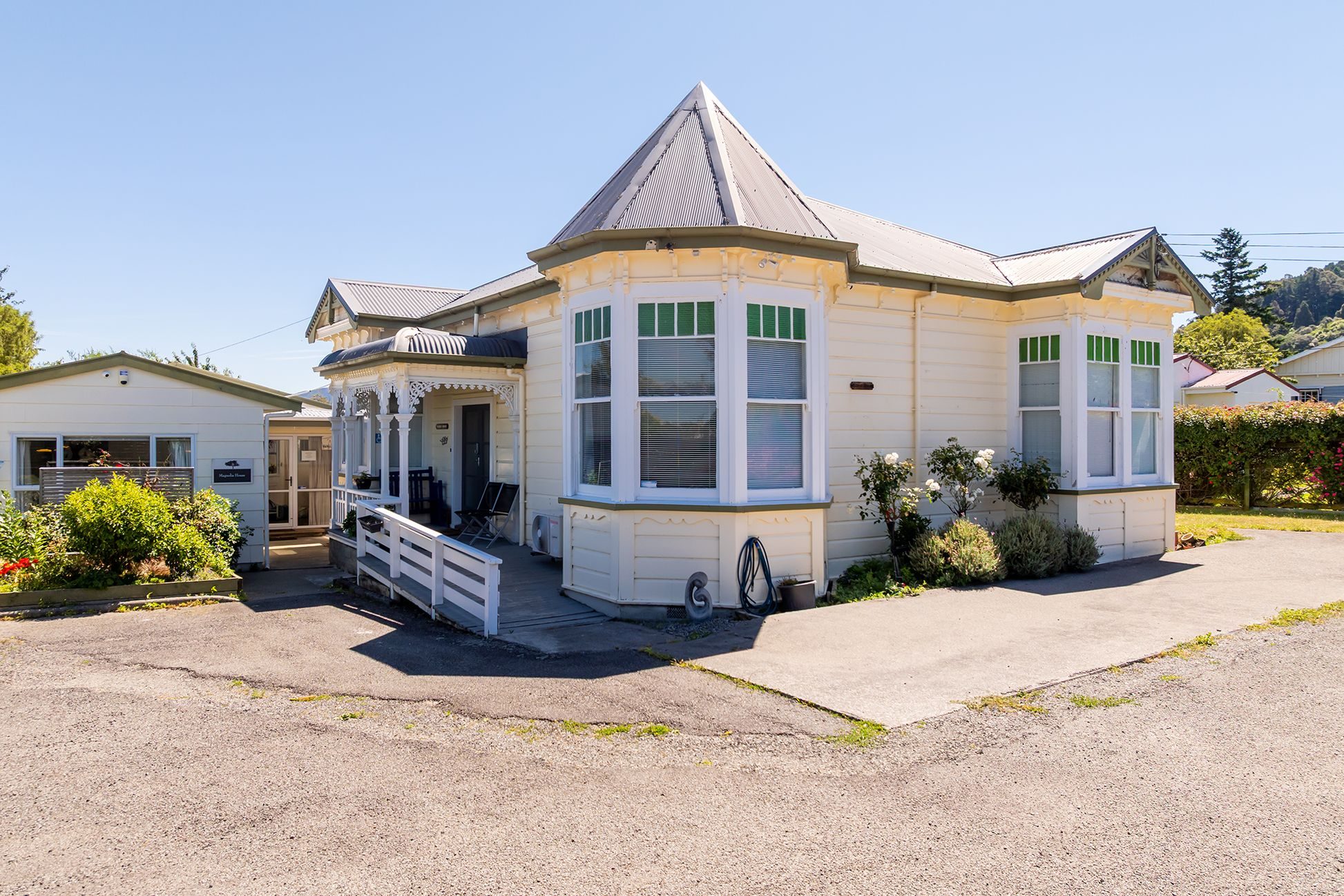Featherston 5 + 3 bedroom - photo 21
