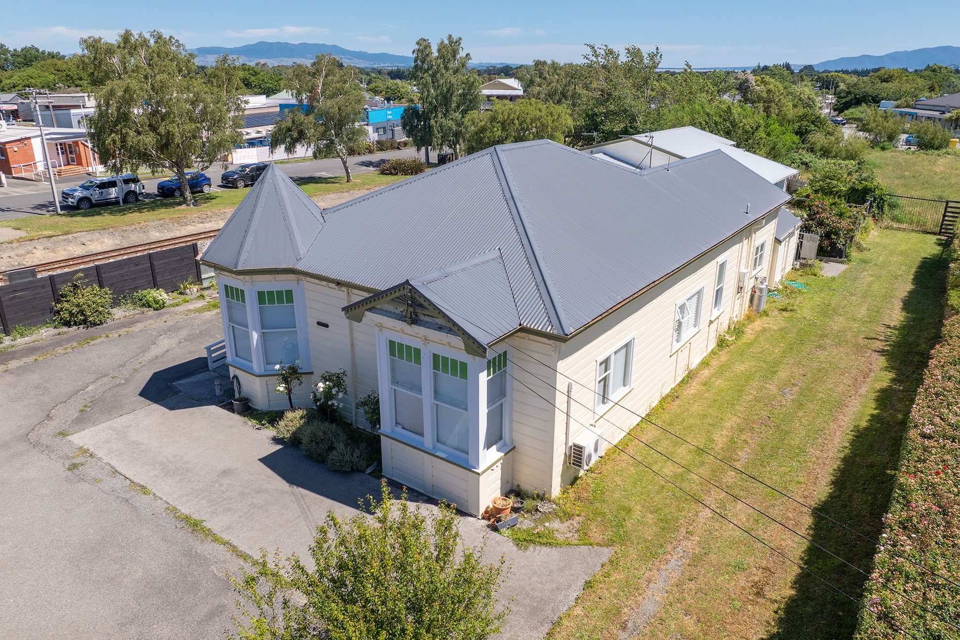 Featherston 5 + 3 bedroom - photo 23