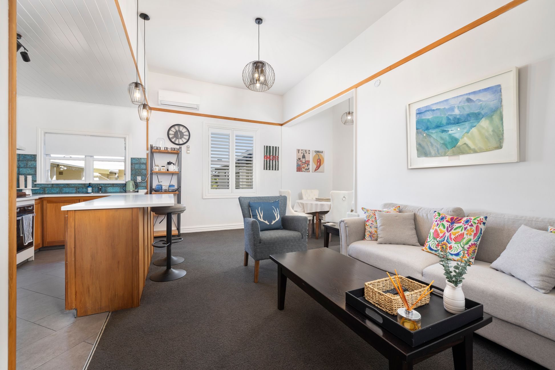 Featherston 5 + 3 bedroom - photo 3