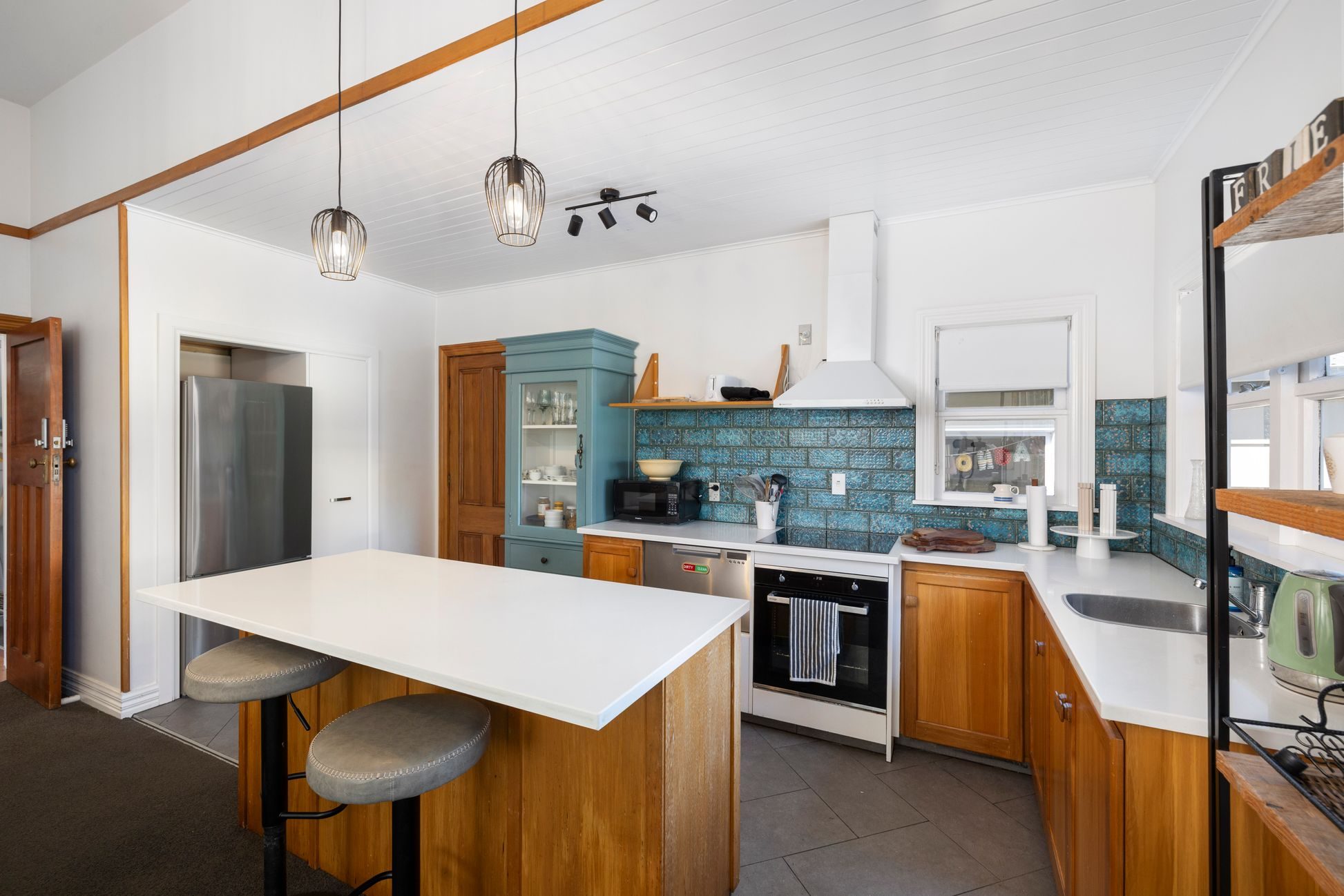 Featherston 5 + 3 bedroom - photo 5