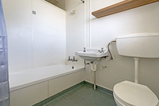 Gisborne 3 x 1 bedroom units - photo 6