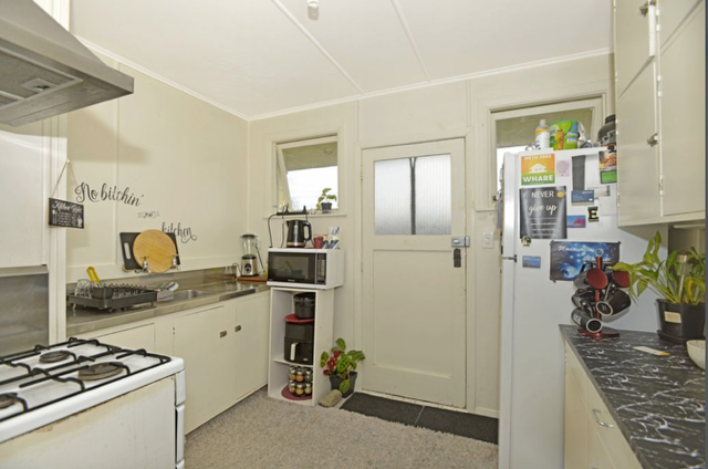 Gisborne 3 x 1 bedroom units - photo 8