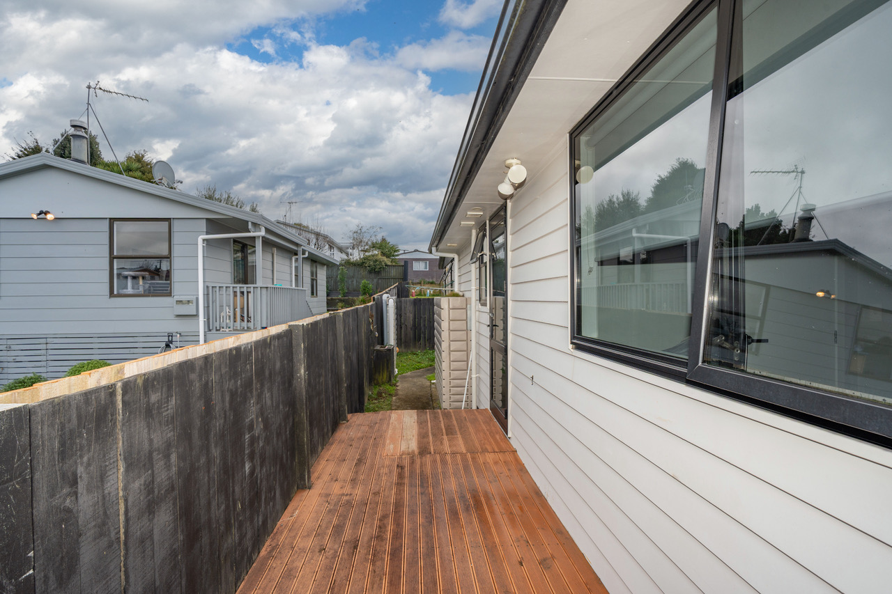 Hamilton 3 + 2 bedroom multi-income - photo 12