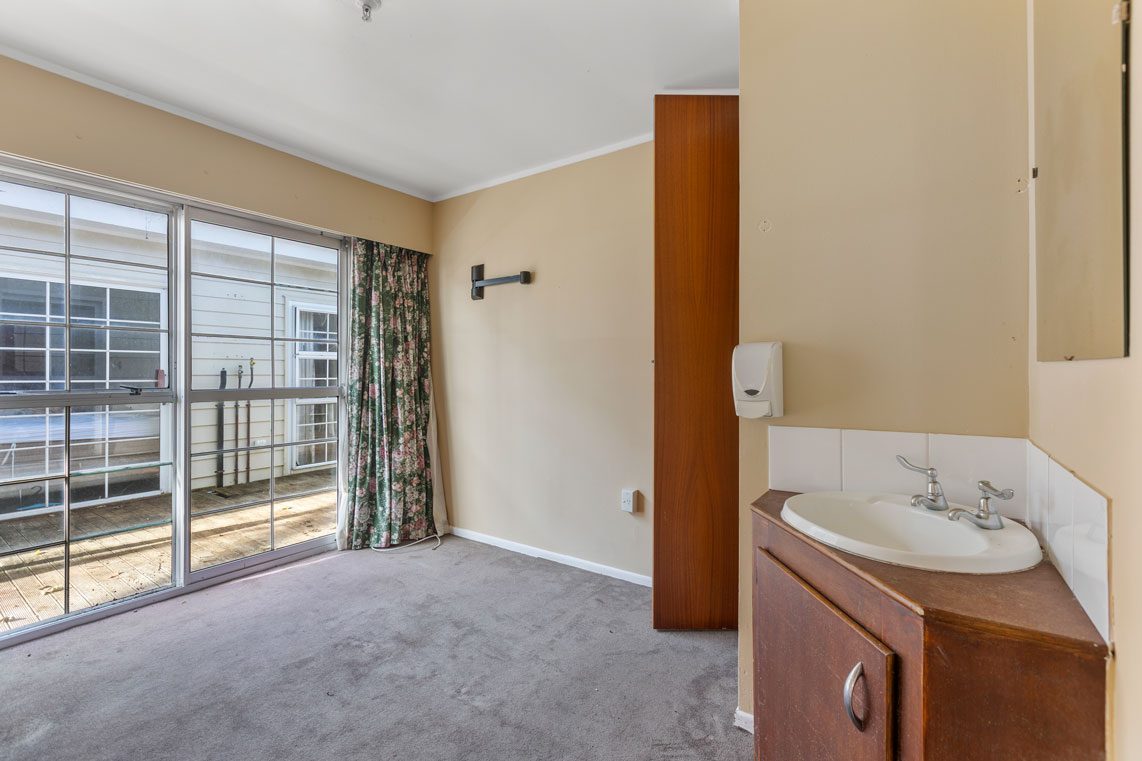 New Plymouth 19 bedroom - photo 25