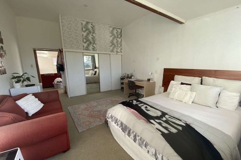 Wellington 5 + 1 bedroom - photo 14