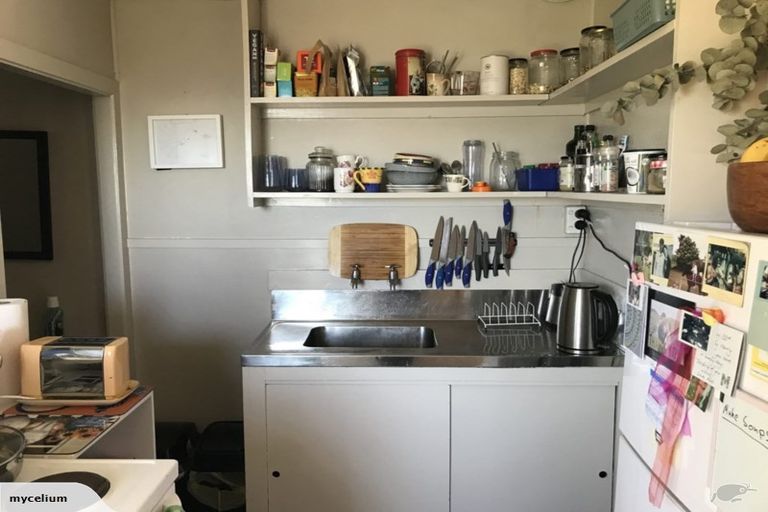 Wellington 5 + 1 bedroom - photo 20
