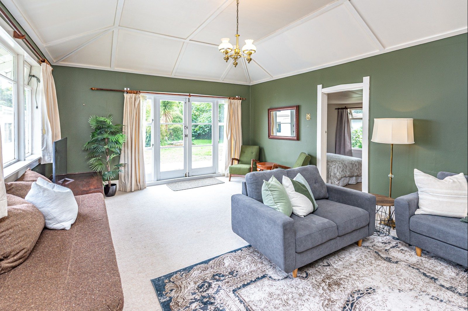 Whanganui 8 bedroom - photo 16