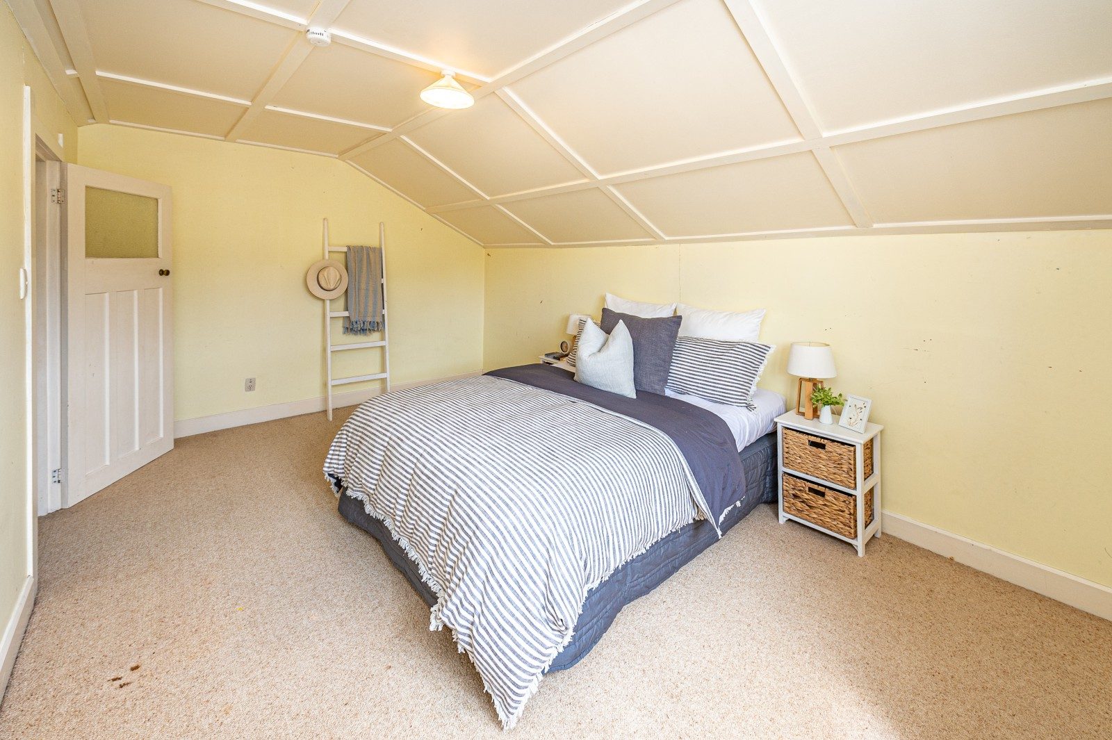 Whanganui 8 bedroom - photo 22