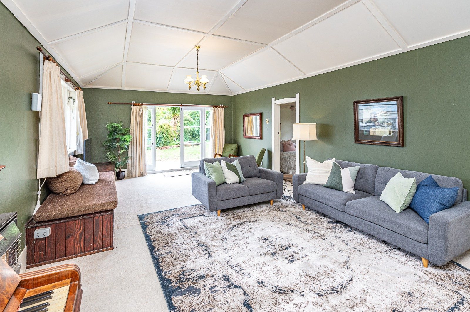 Whanganui 8 bedroom - photo 4